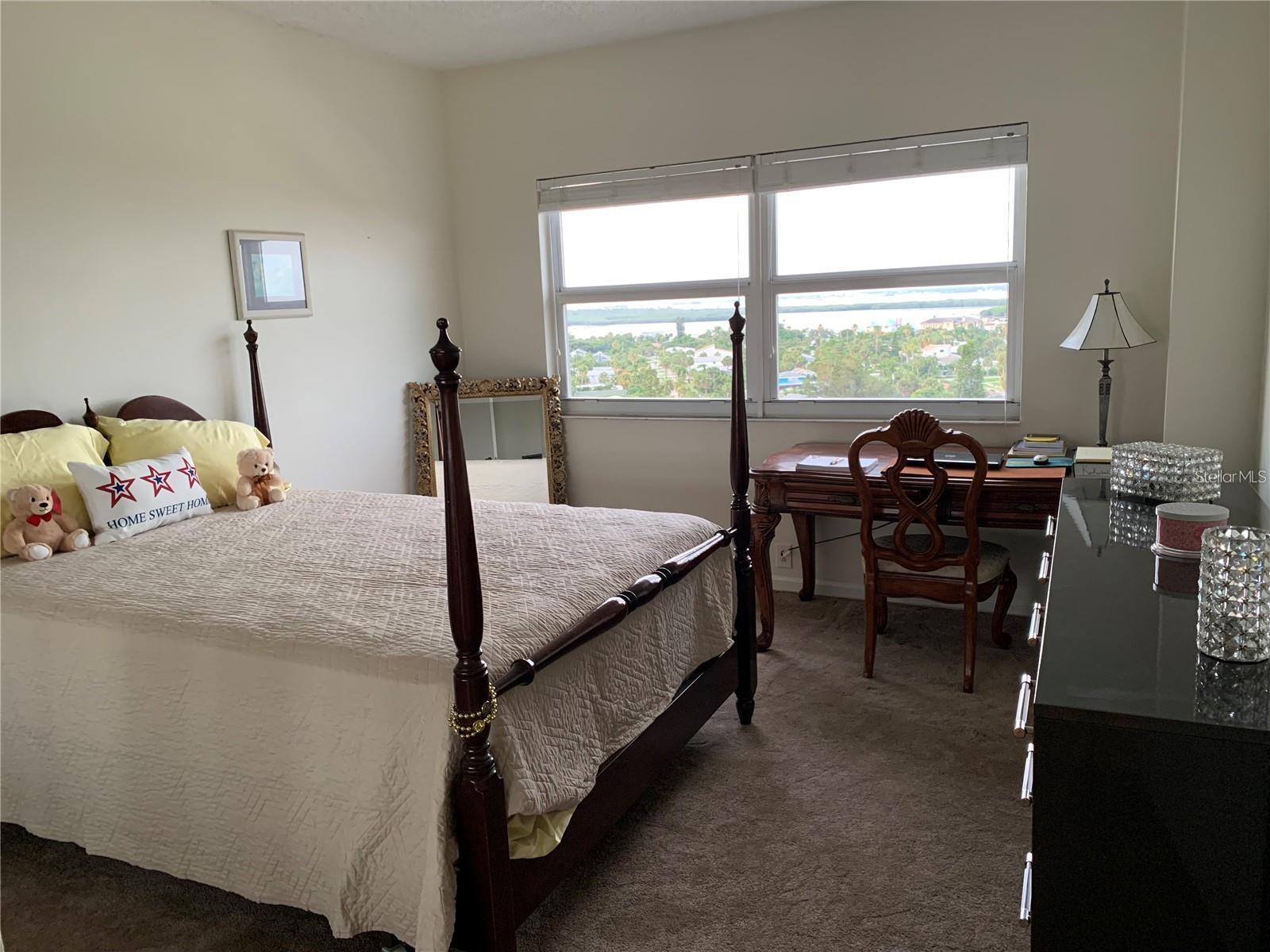 Image 5 of 15 For 880 Mandalay Avenue N904