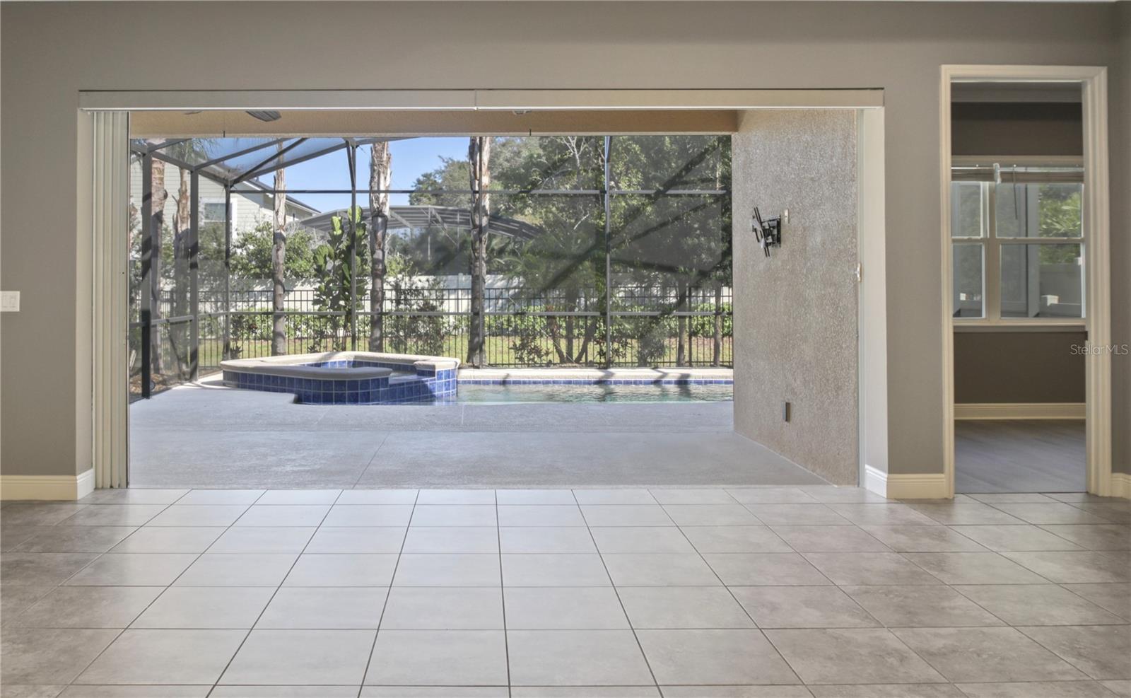 Image 4 of 32 For 1427 Lake Florence Way