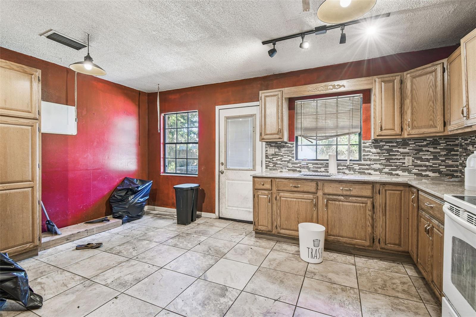 Image 19 of 66 For 7502 Lone Star Place