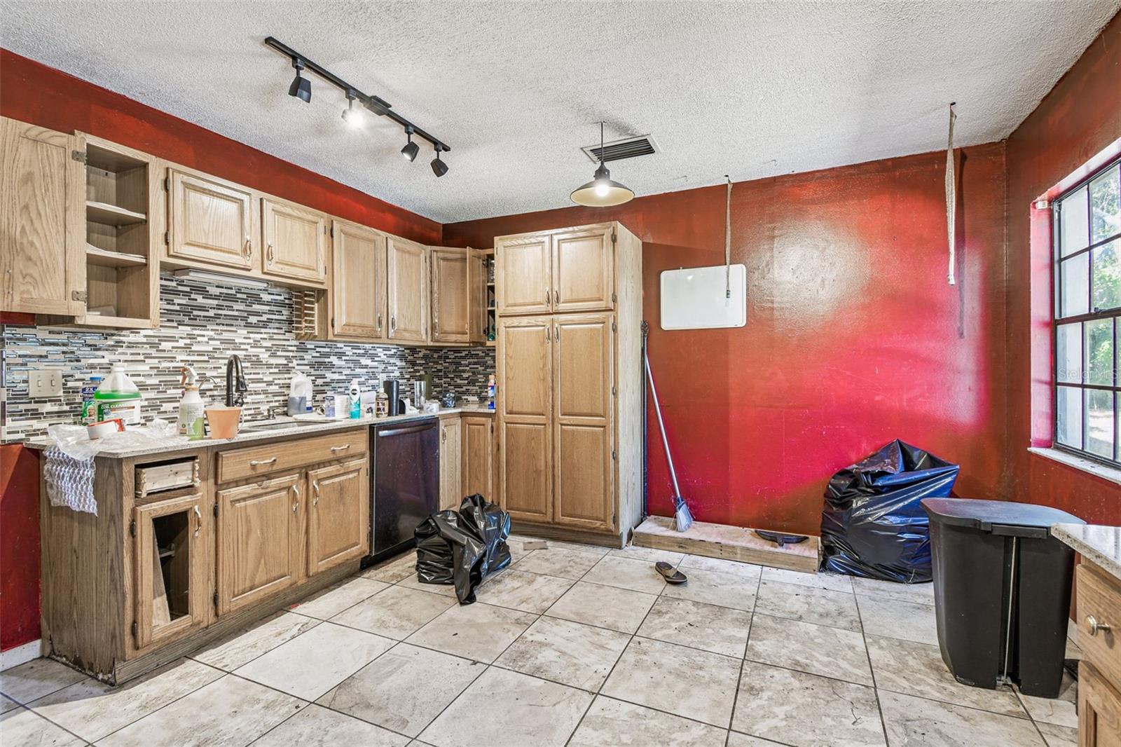 Image 21 of 66 For 7502 Lone Star Place