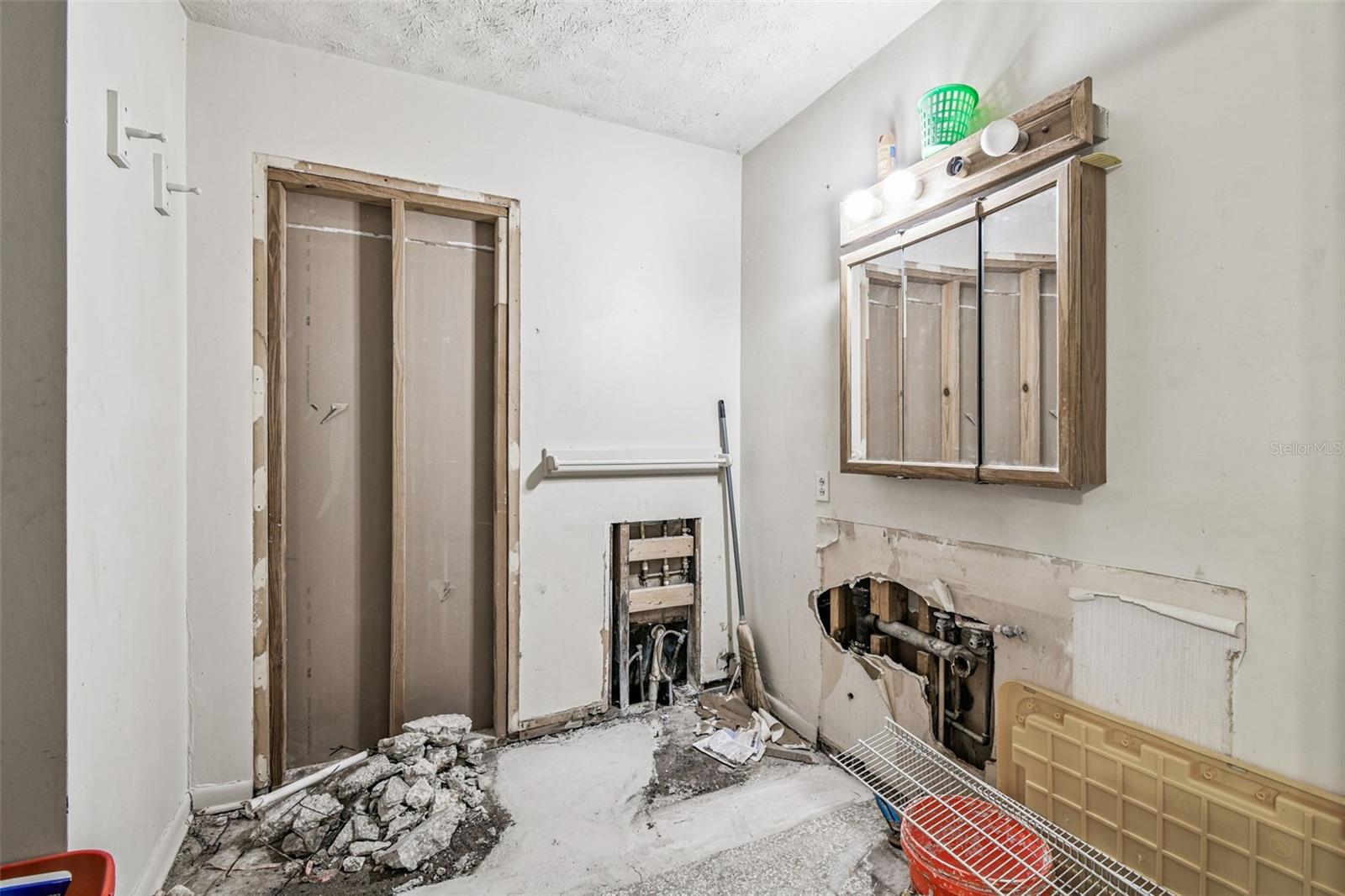 Image 34 of 66 For 7502 Lone Star Place