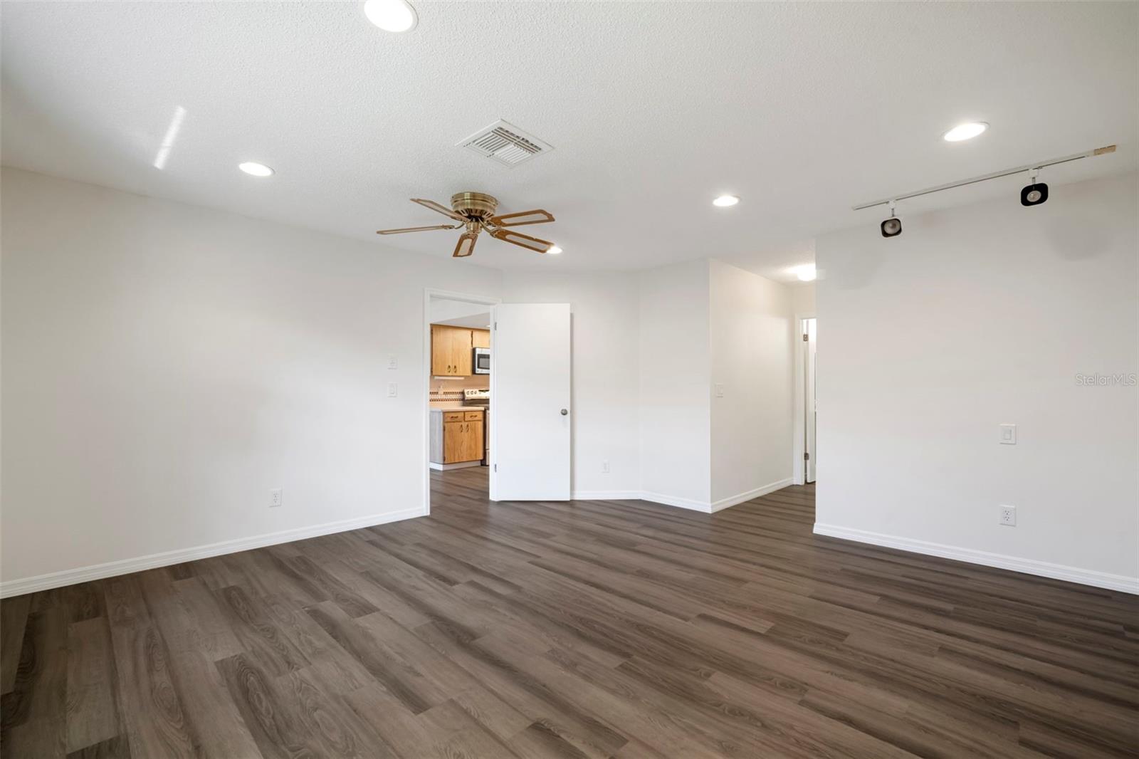 Image 18 of 53 For 1508 Ingram Drive 20