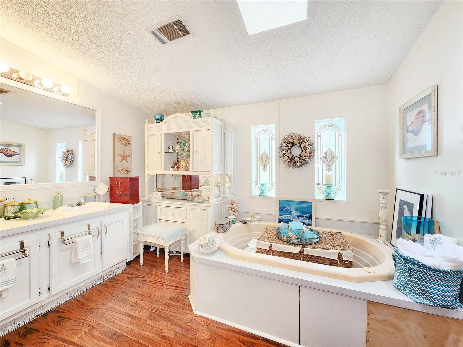 Listing photo id 14 for 12315 Morgan Road