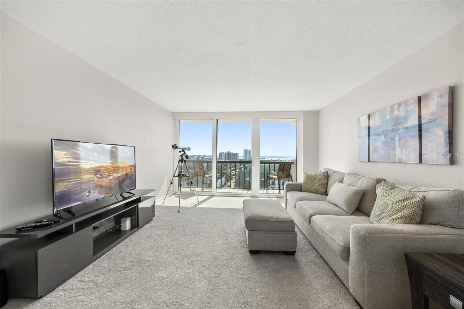 Image 11 of 47 For 400 Island Way 901