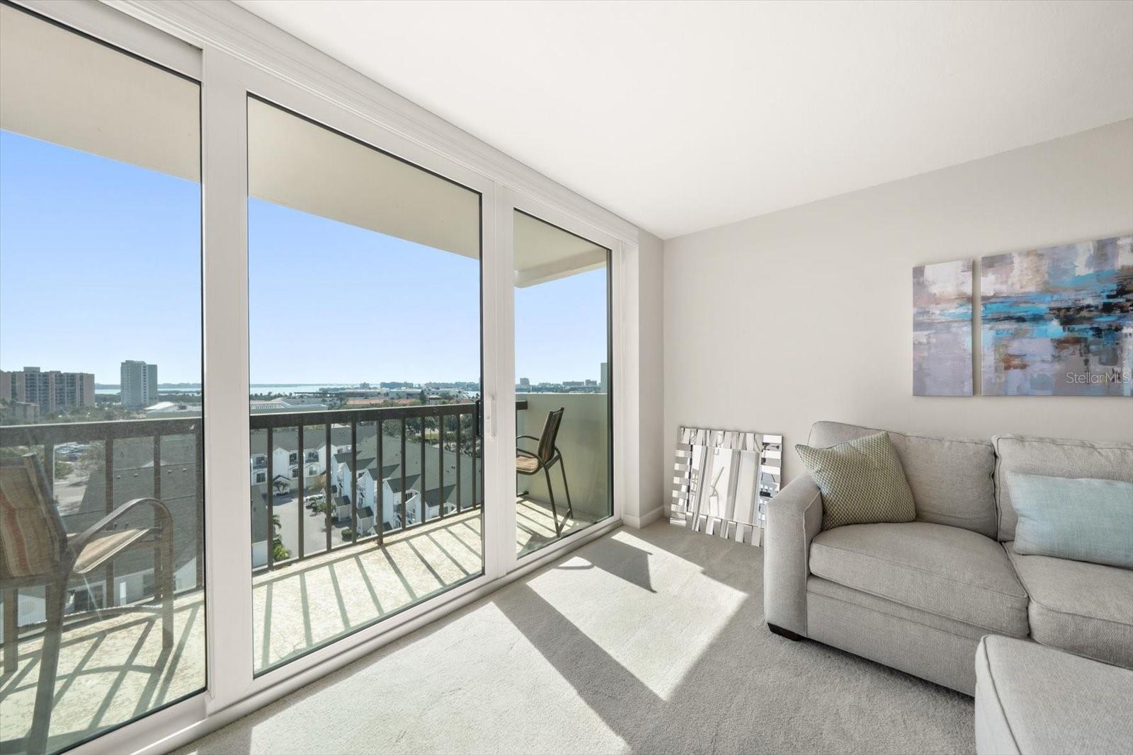 Image 12 of 47 For 400 Island Way 901