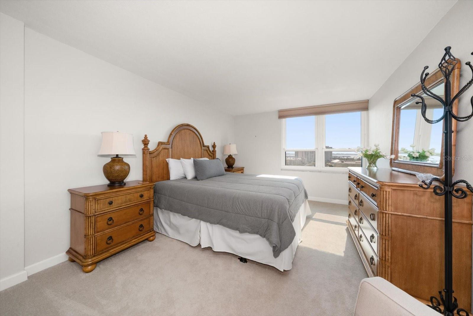 Image 14 of 47 For 400 Island Way 901