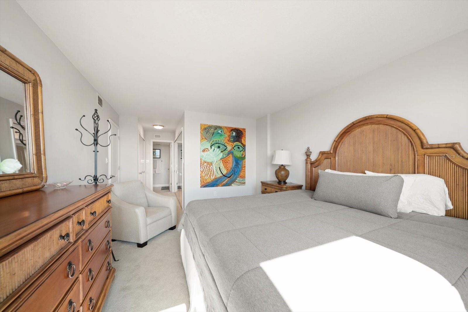 Image 15 of 47 For 400 Island Way 901