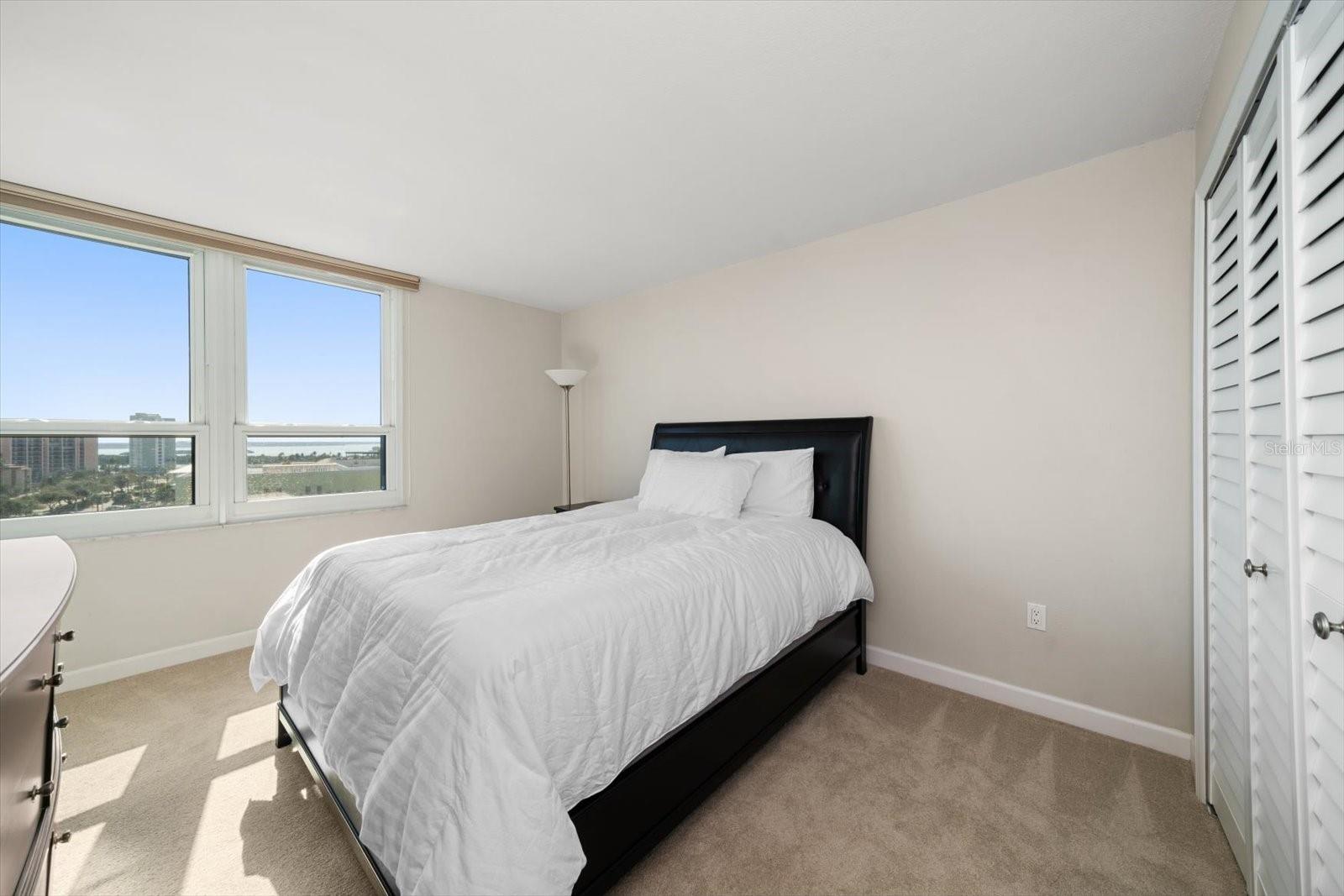 Image 20 of 47 For 400 Island Way 901