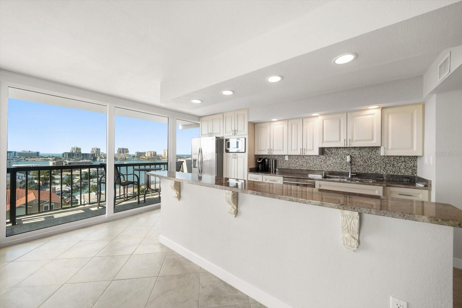 Image 7 of 47 For 400 Island Way 901