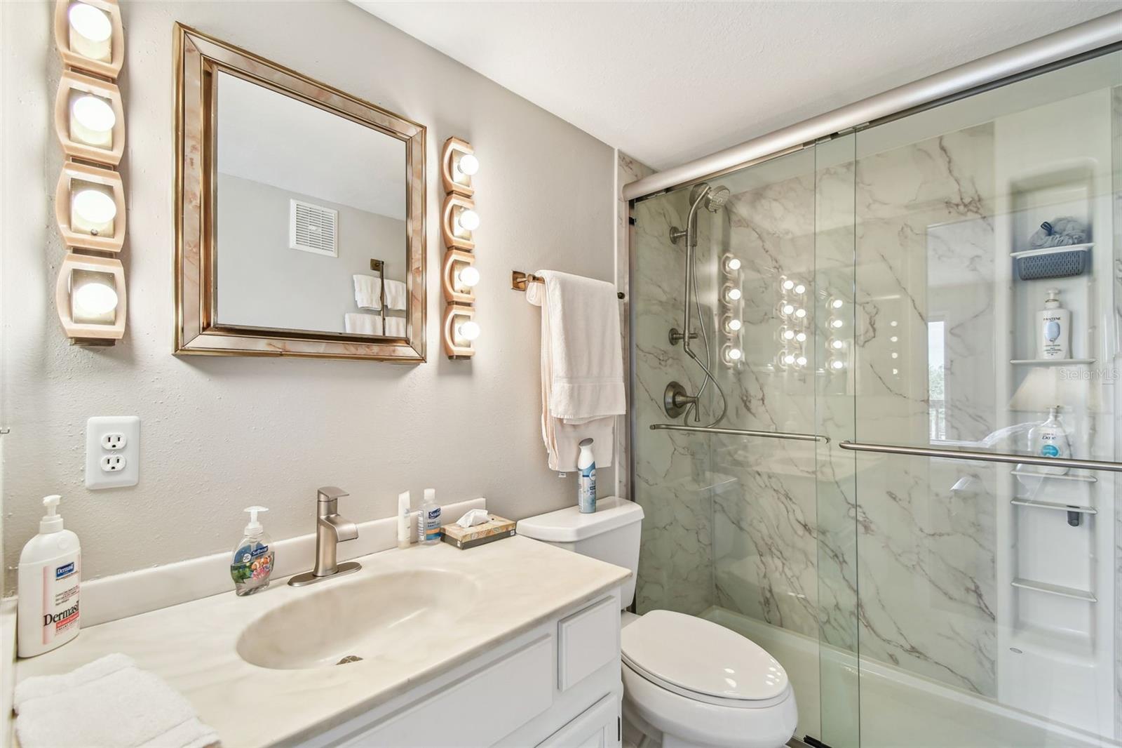 Image 35 of 87 For 19010 Gulf Boulevard 203