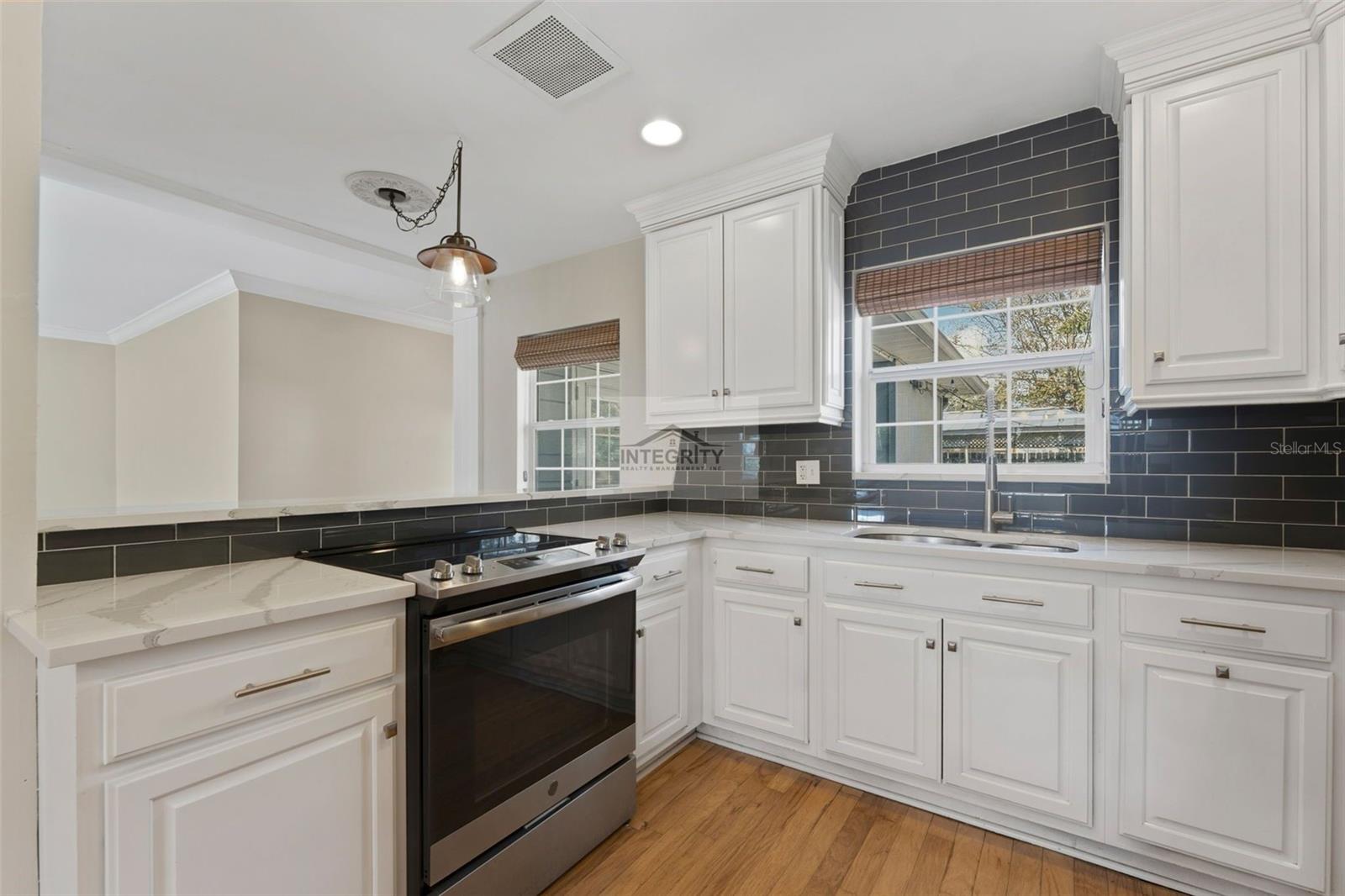 Image 10 of 35 For 4619 Bay Villa Avenue