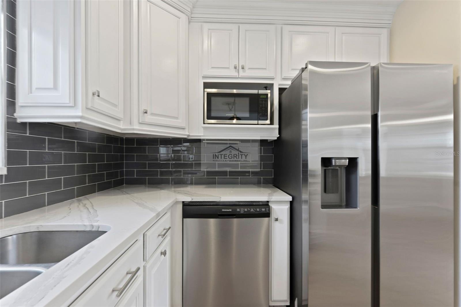 Image 11 of 35 For 4619 Bay Villa Avenue