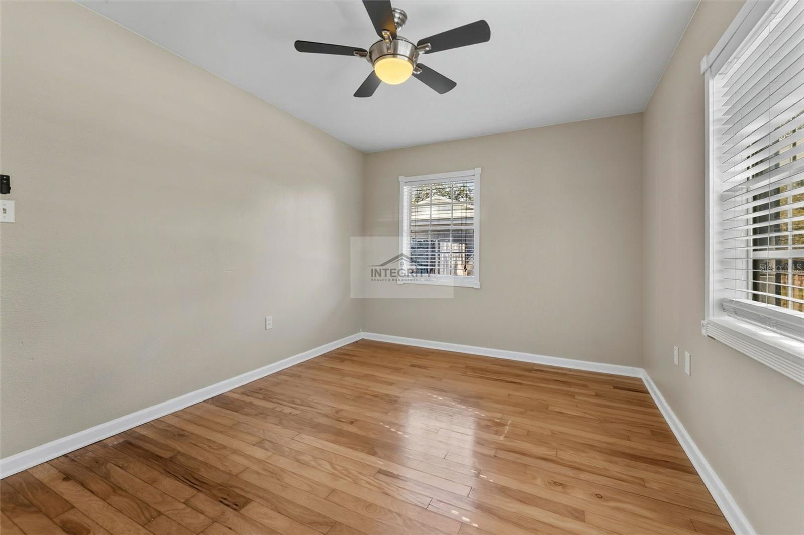 Image 19 of 35 For 4619 Bay Villa Avenue