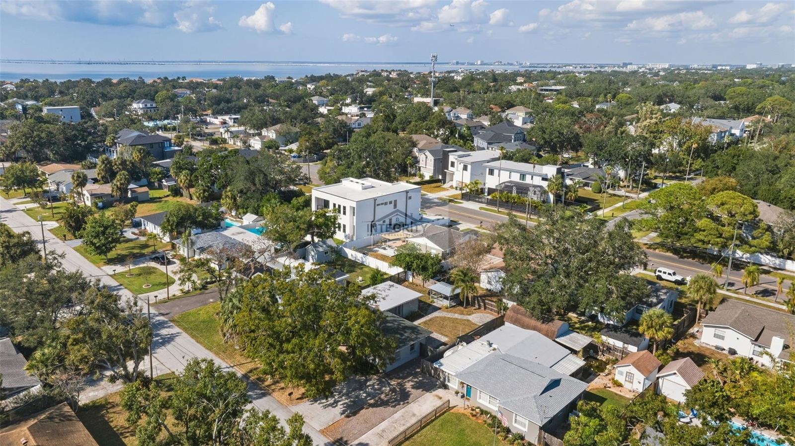 Image 31 of 35 For 4619 Bay Villa Avenue