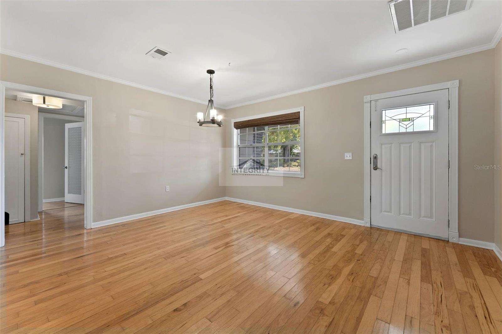 Image 5 of 35 For 4619 Bay Villa Avenue