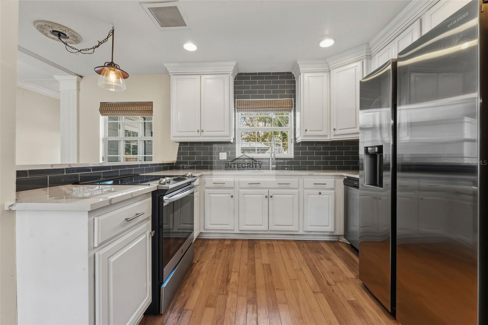 Image 9 of 35 For 4619 Bay Villa Avenue