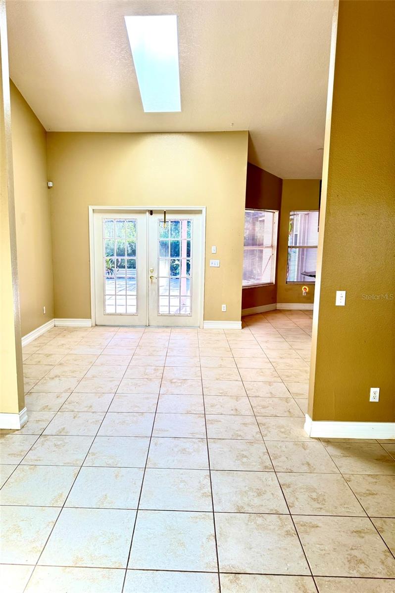 Image 4 of 67 For 19814 Moorgate Street