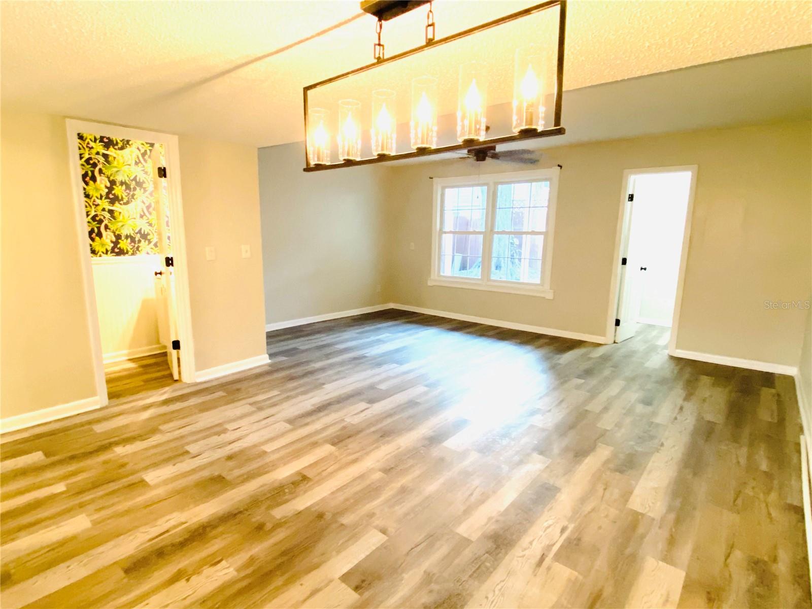 Image 10 of 25 For 148 Douglas Road W C