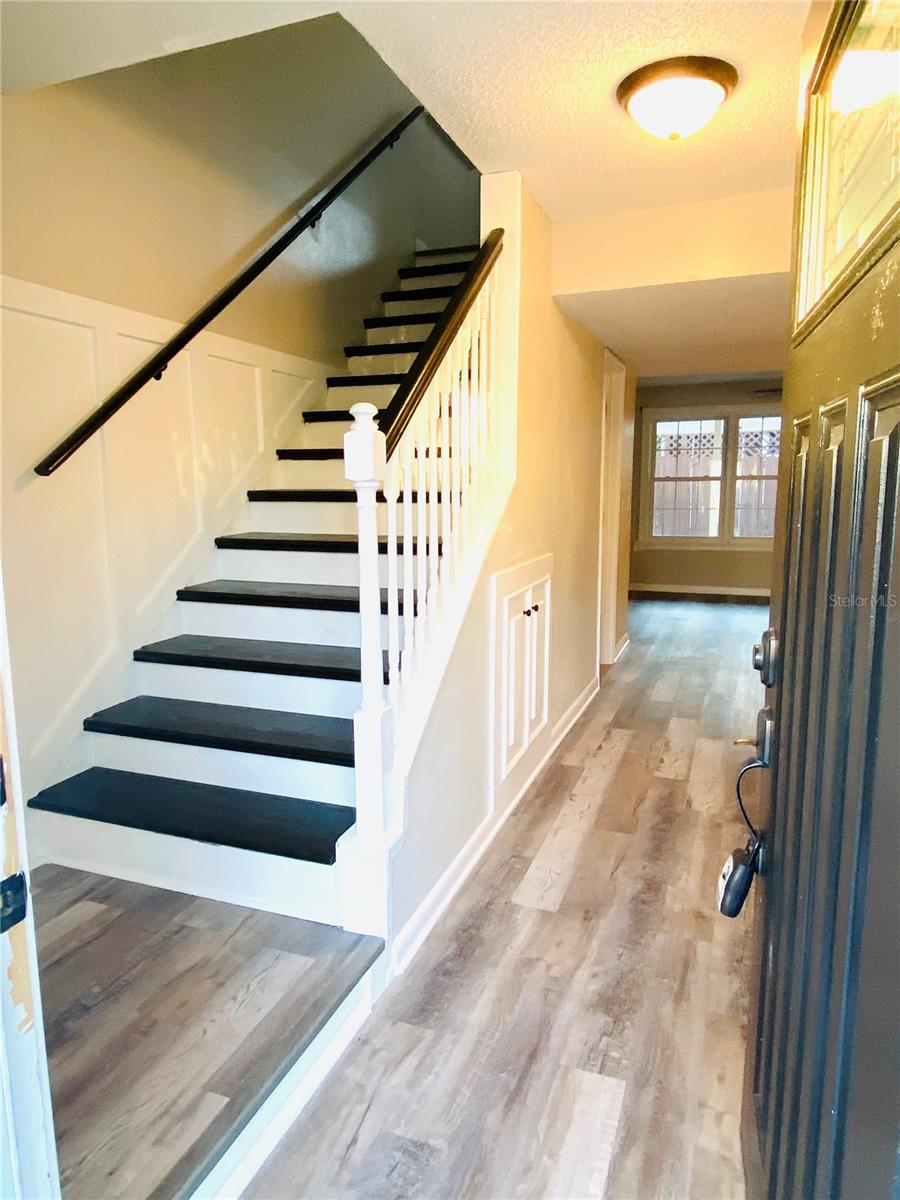 Image 3 of 25 For 148 Douglas Road W C