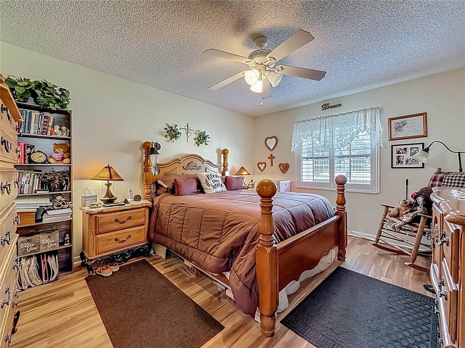 Image 23 of 37 For 38225 Boxwood Drive 38225