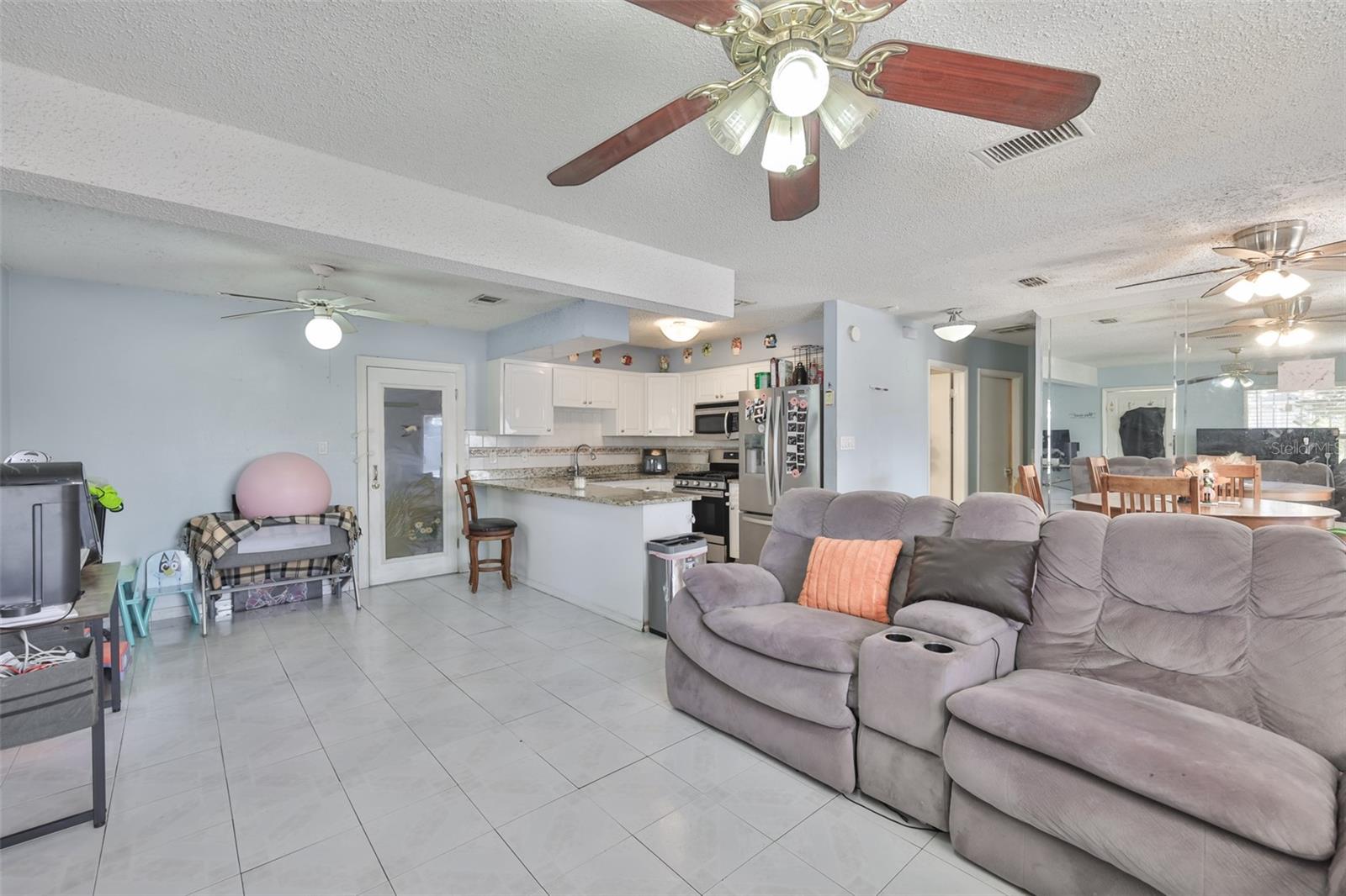 Listing photo id 8 for 3901 Clearfield Avenue