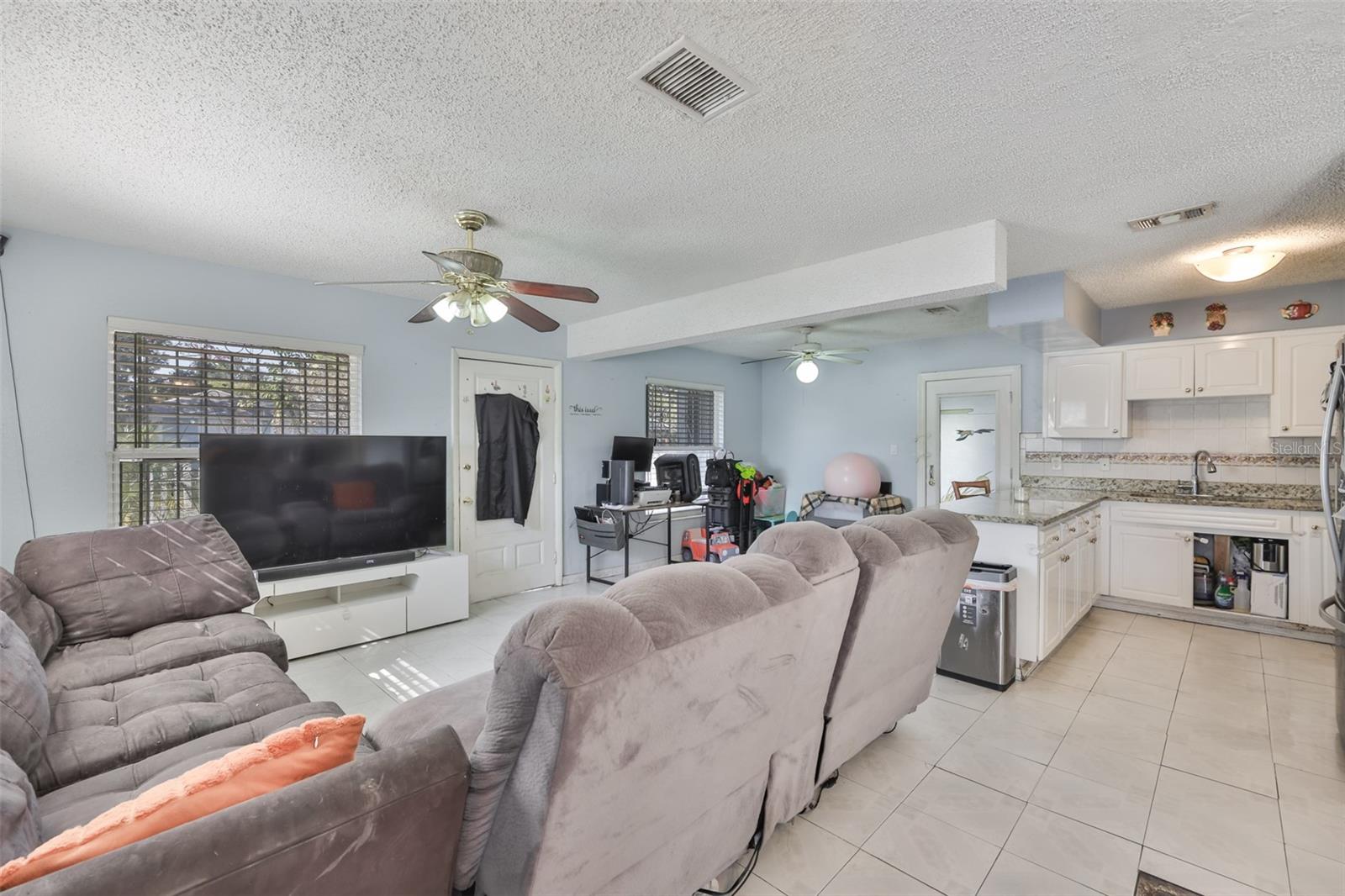 Listing photo id 9 for 3901 Clearfield Avenue