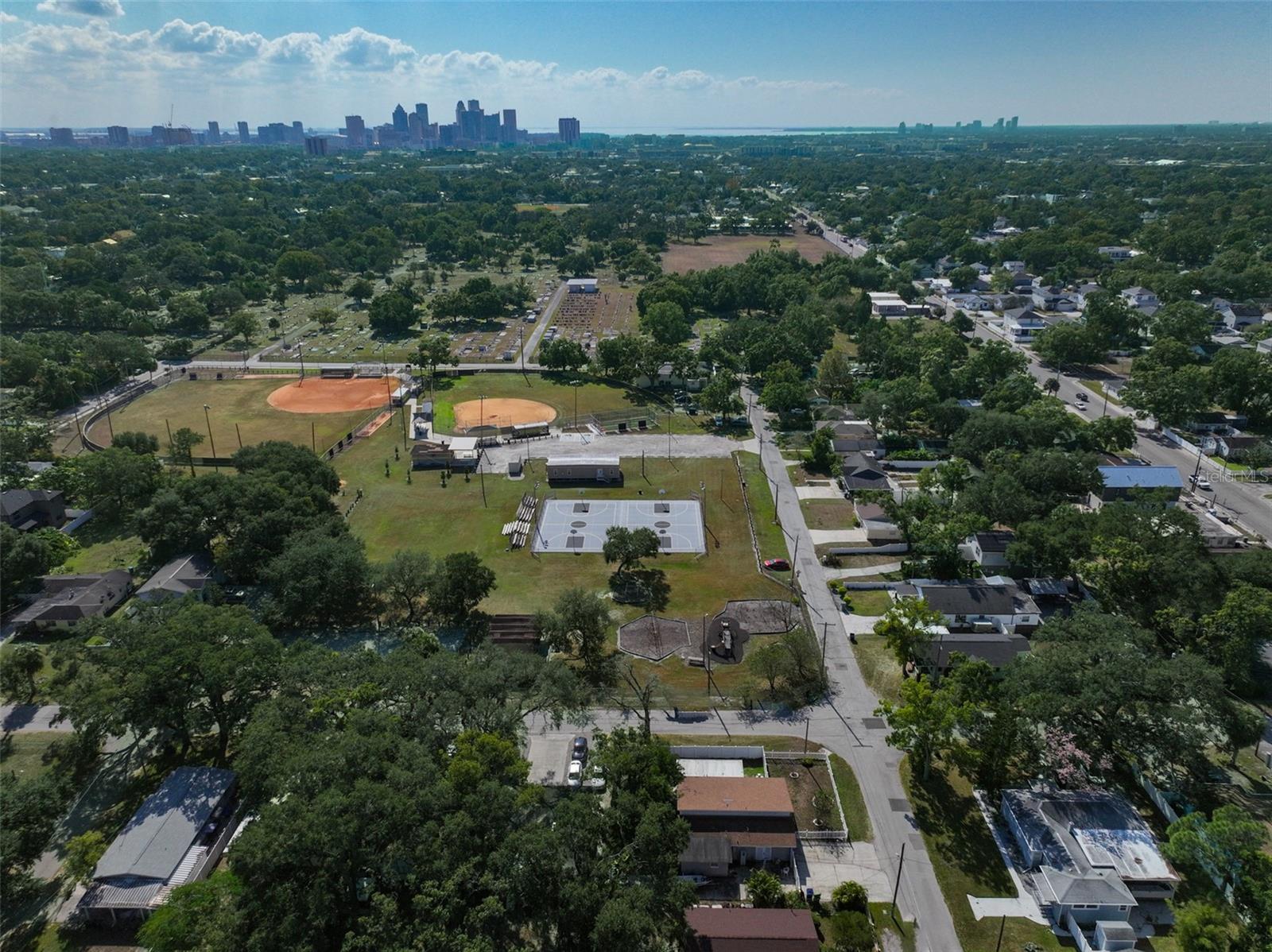 Listing photo id 33 for 3901 Clearfield Avenue