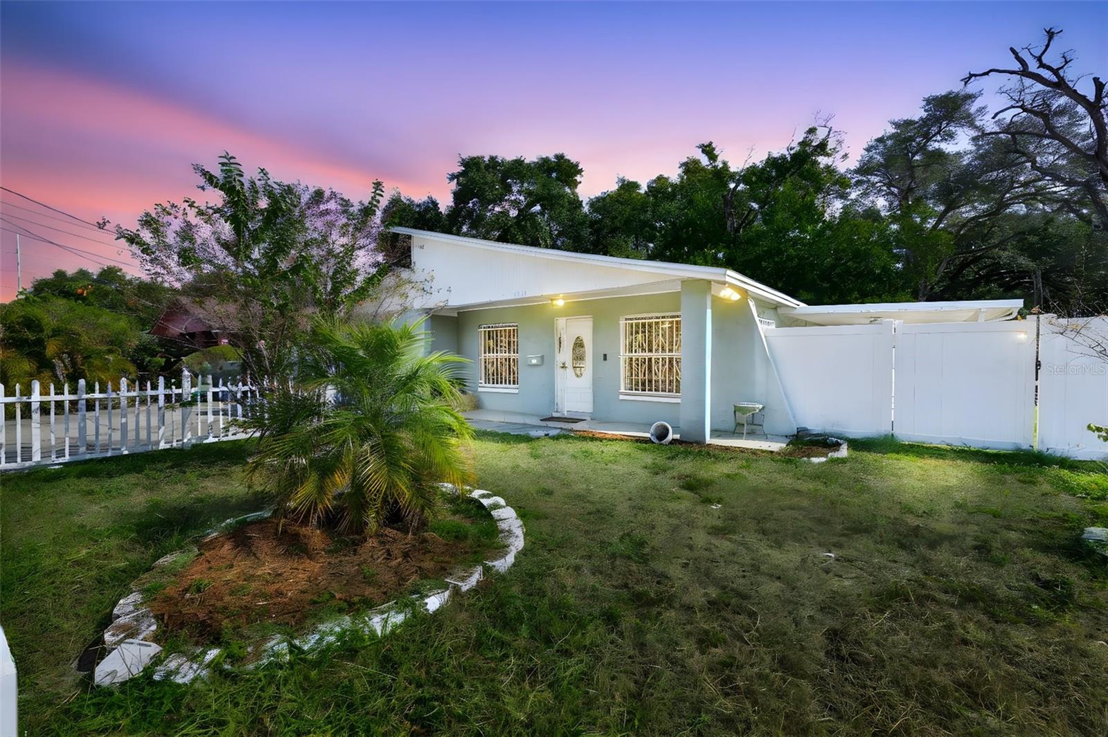 Listing photo id 3 for 3901 Clearfield Avenue