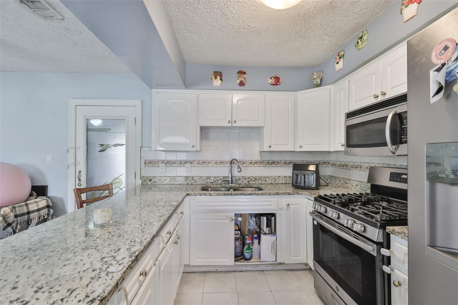 Listing photo id 6 for 3901 Clearfield Avenue