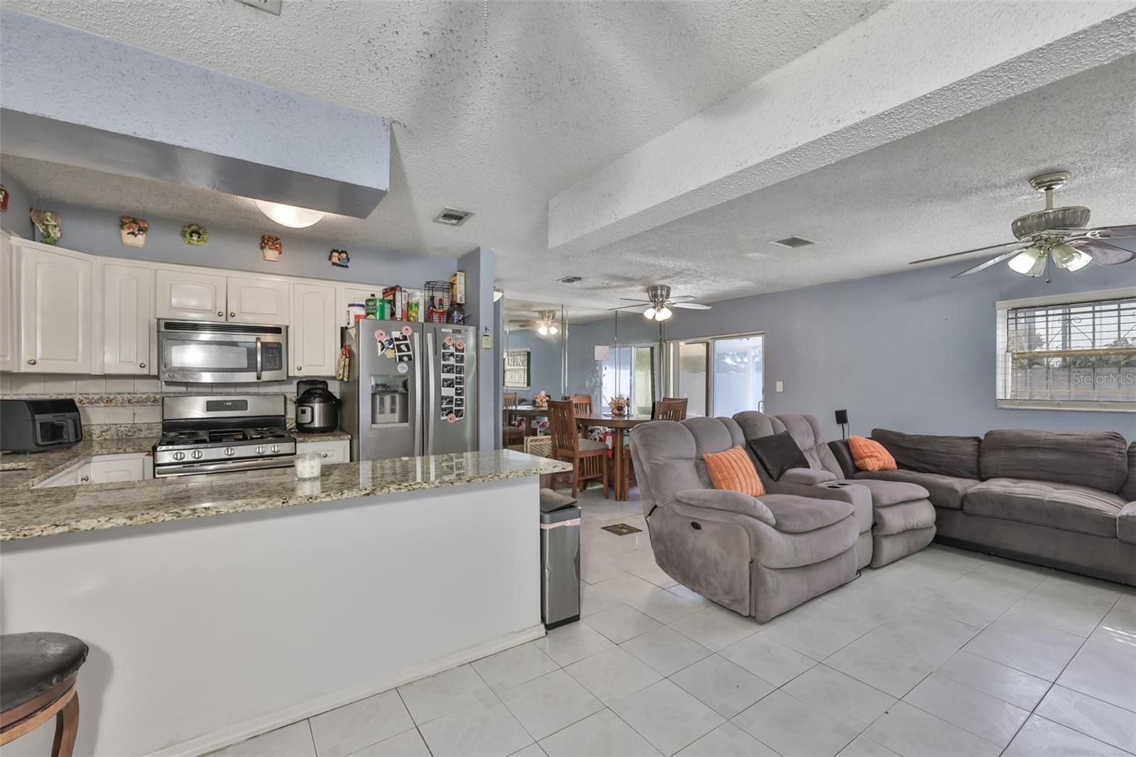 Listing photo id 7 for 3901 Clearfield Avenue