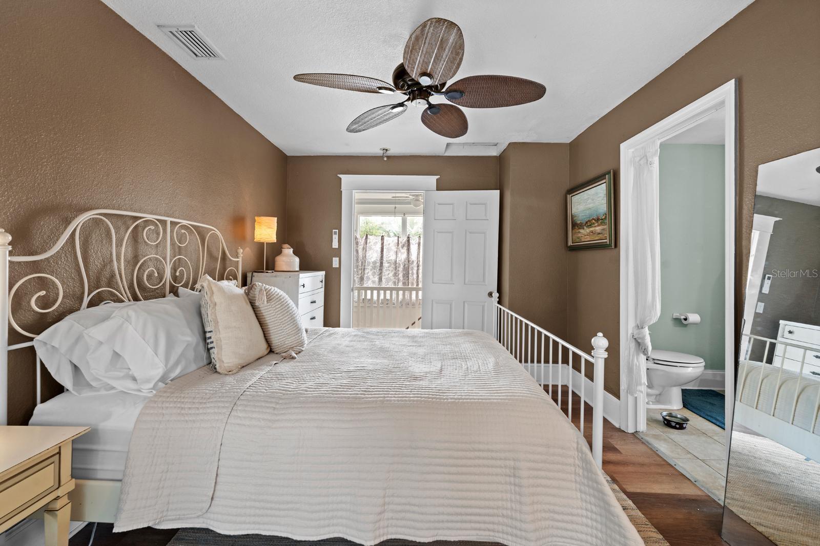 Image 17 of 32 For 1038 Crescent Lake Drive N