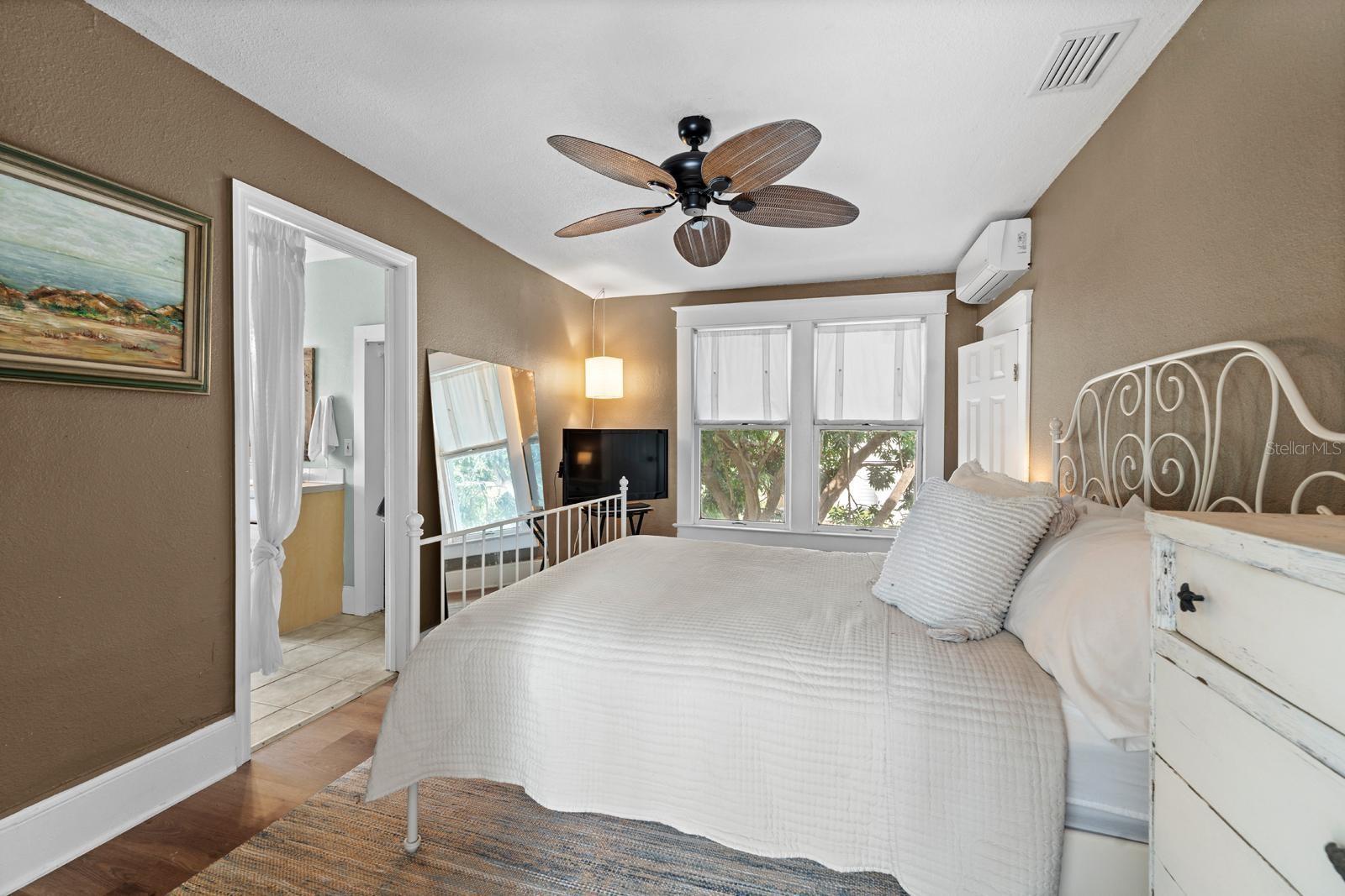 Image 18 of 32 For 1038 Crescent Lake Drive N