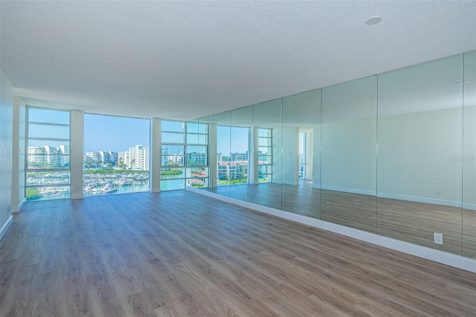 Image 11 of 66 For 7400 Sun Island Drive S 806