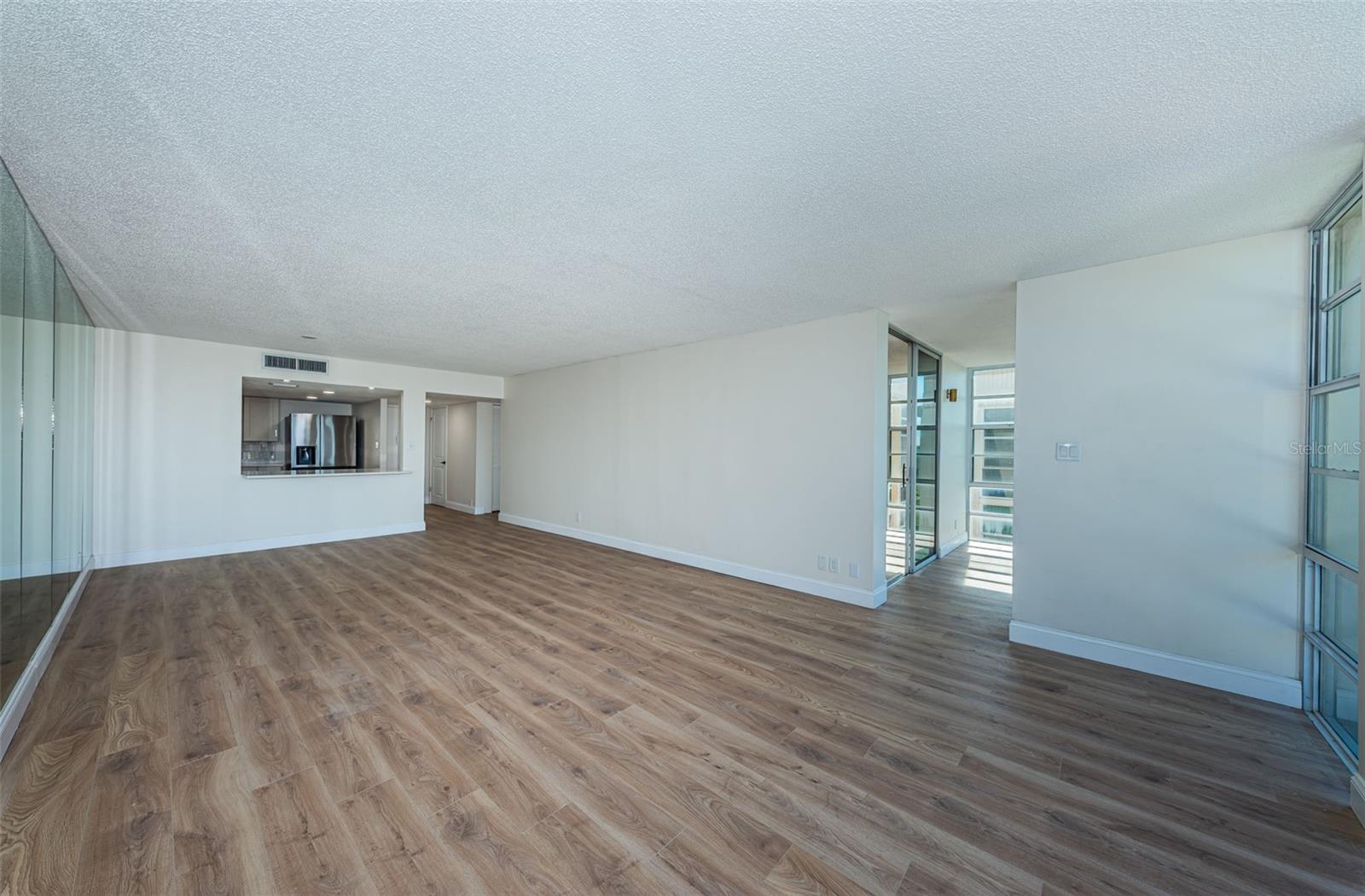 Image 14 of 66 For 7400 Sun Island Drive S 806