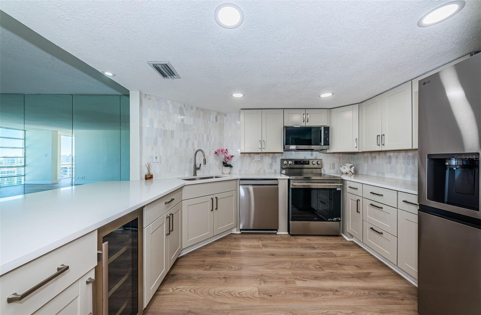 Image 15 of 66 For 7400 Sun Island Drive S 806