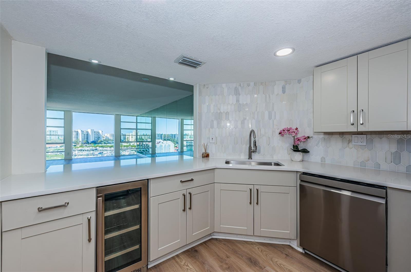 Image 17 of 66 For 7400 Sun Island Drive S 806