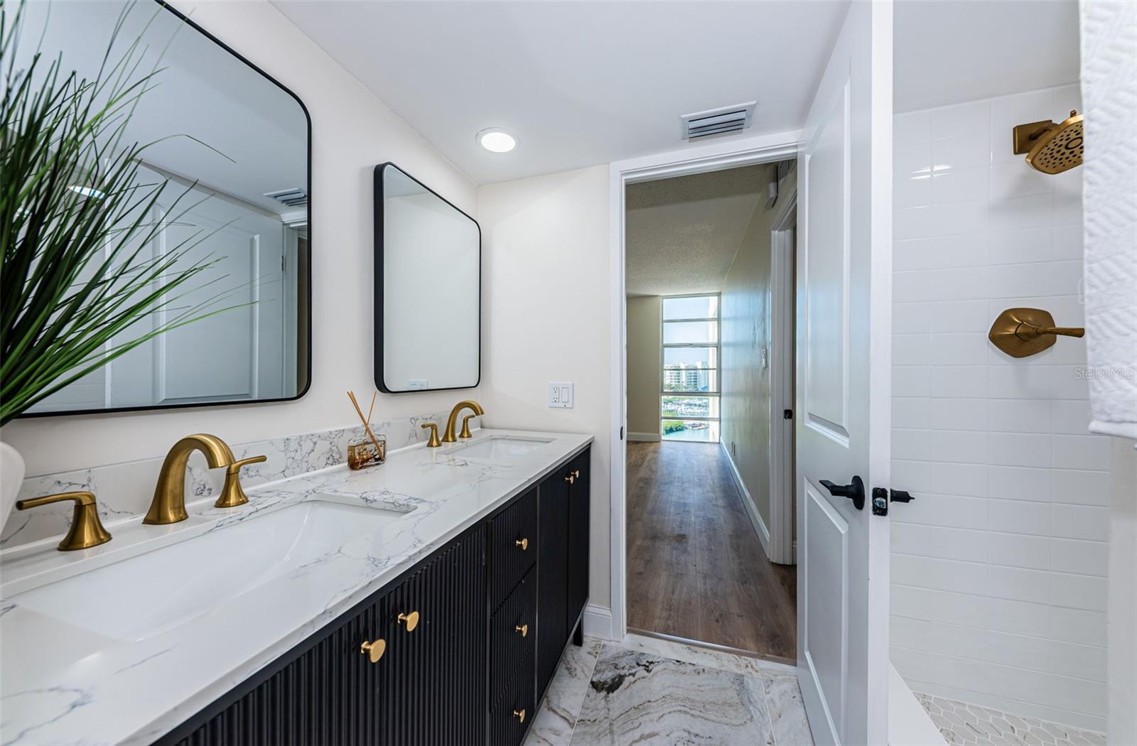 Image 20 of 66 For 7400 Sun Island Drive S 806