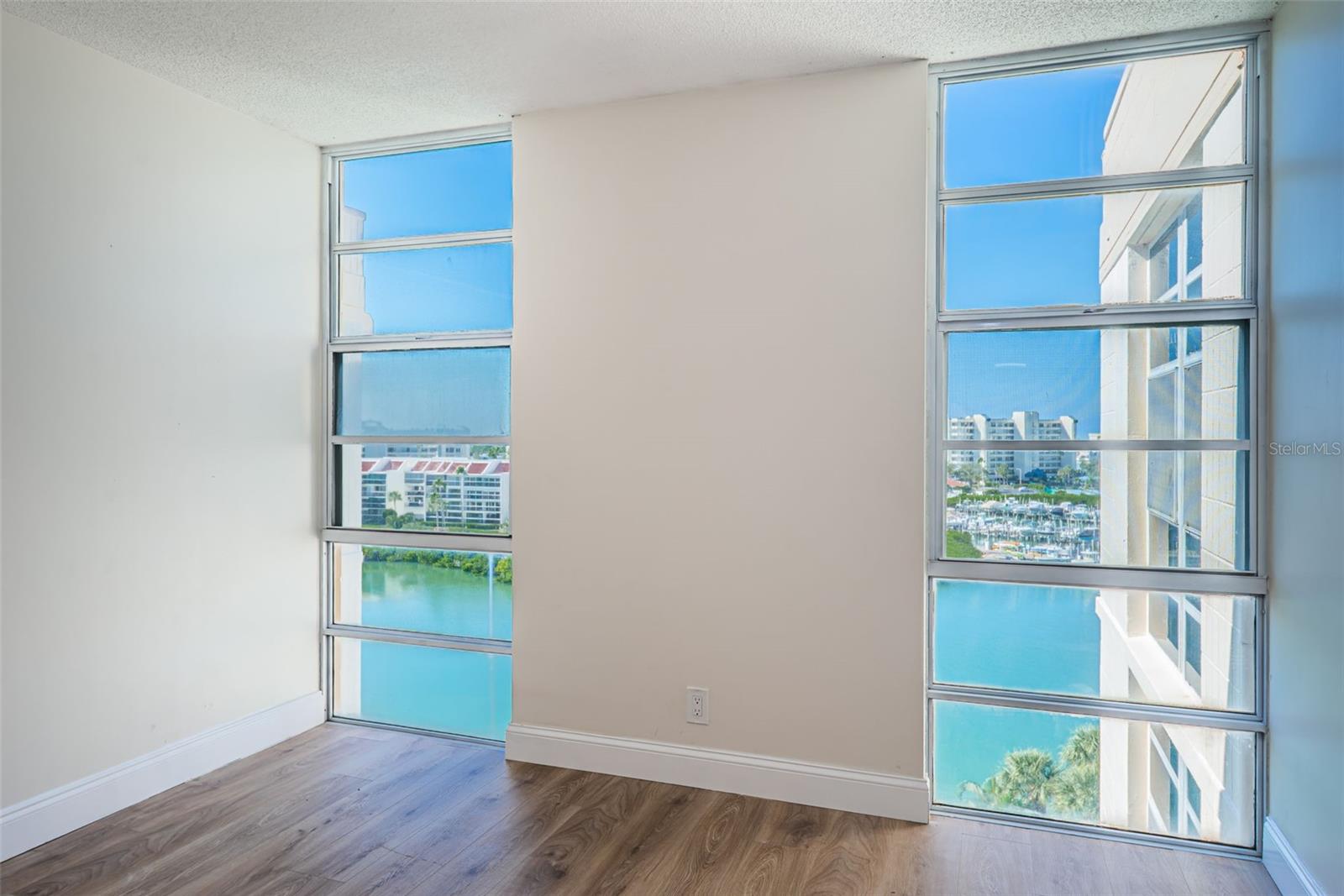 Image 25 of 66 For 7400 Sun Island Drive S 806