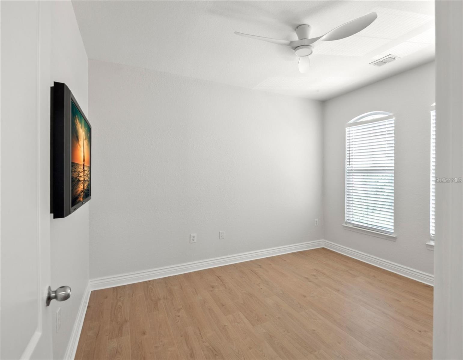 Image 9 of 12 For 2724 Via Murano  631