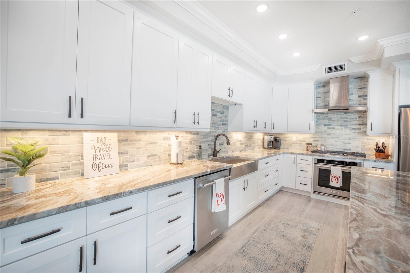 Image 11 of 98 For 19505 Gulf Boulevard 304