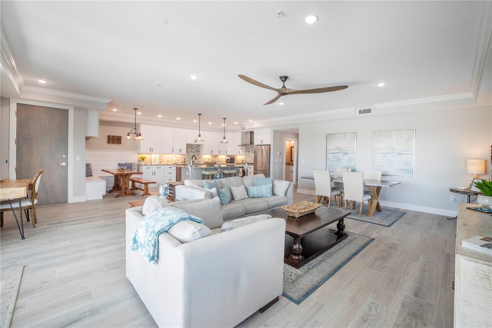 Image 21 of 98 For 19505 Gulf Boulevard 304