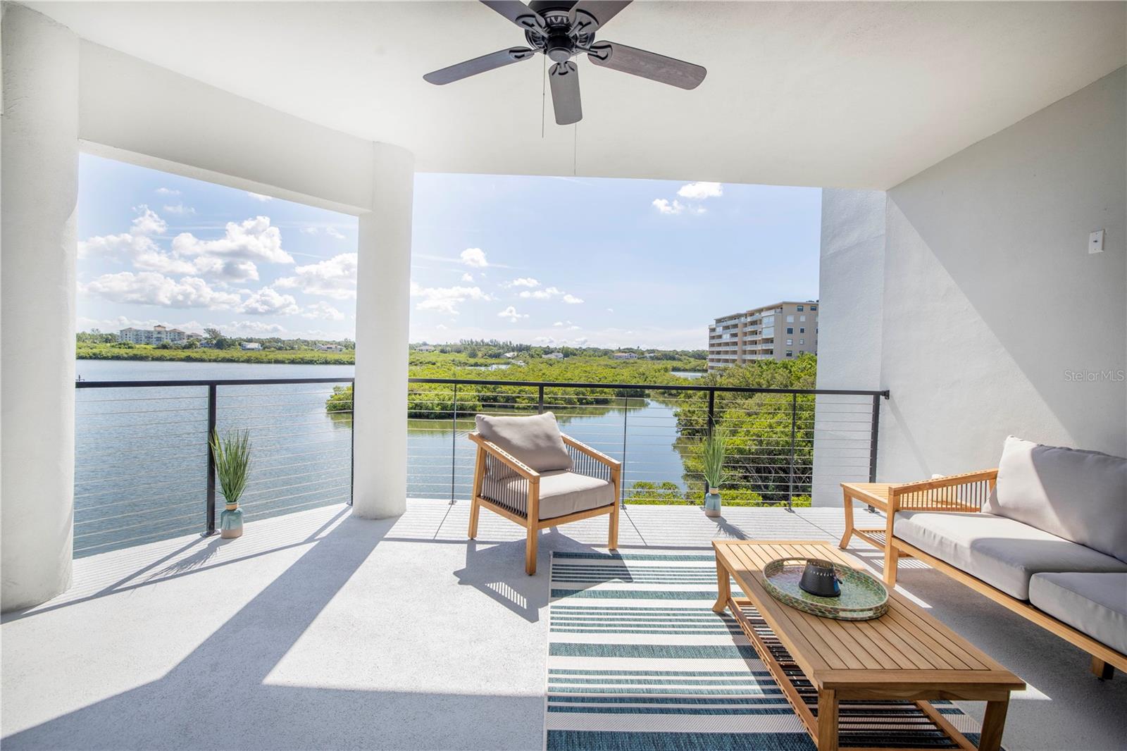 Image 22 of 98 For 19505 Gulf Boulevard 304