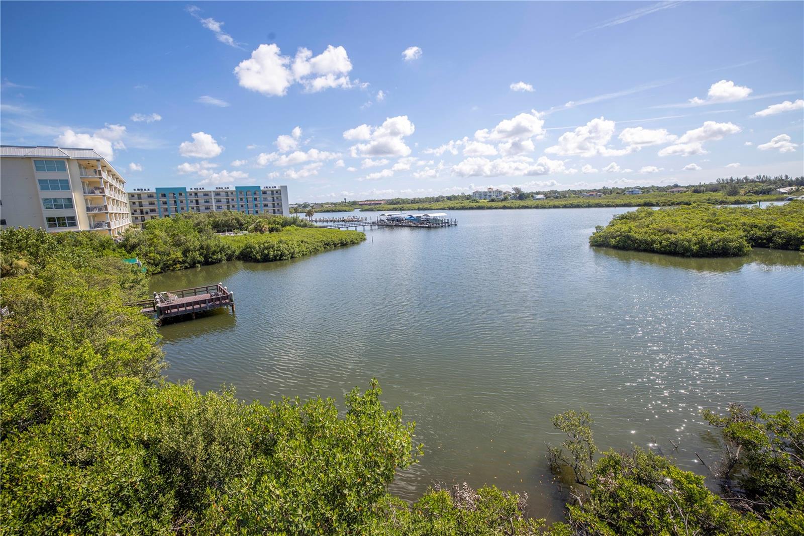 Image 27 of 98 For 19505 Gulf Boulevard 304