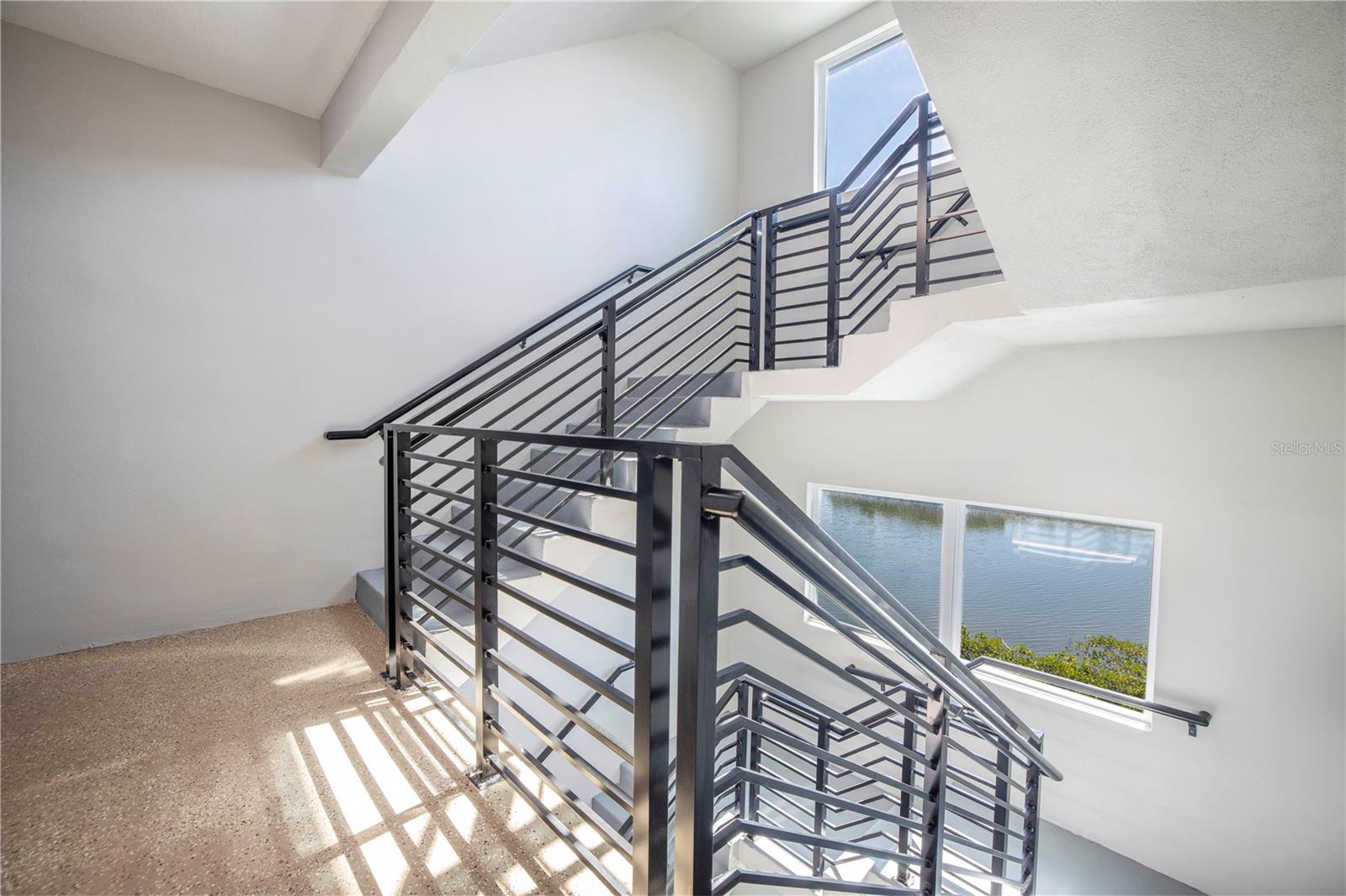 Image 4 of 98 For 19505 Gulf Boulevard 304