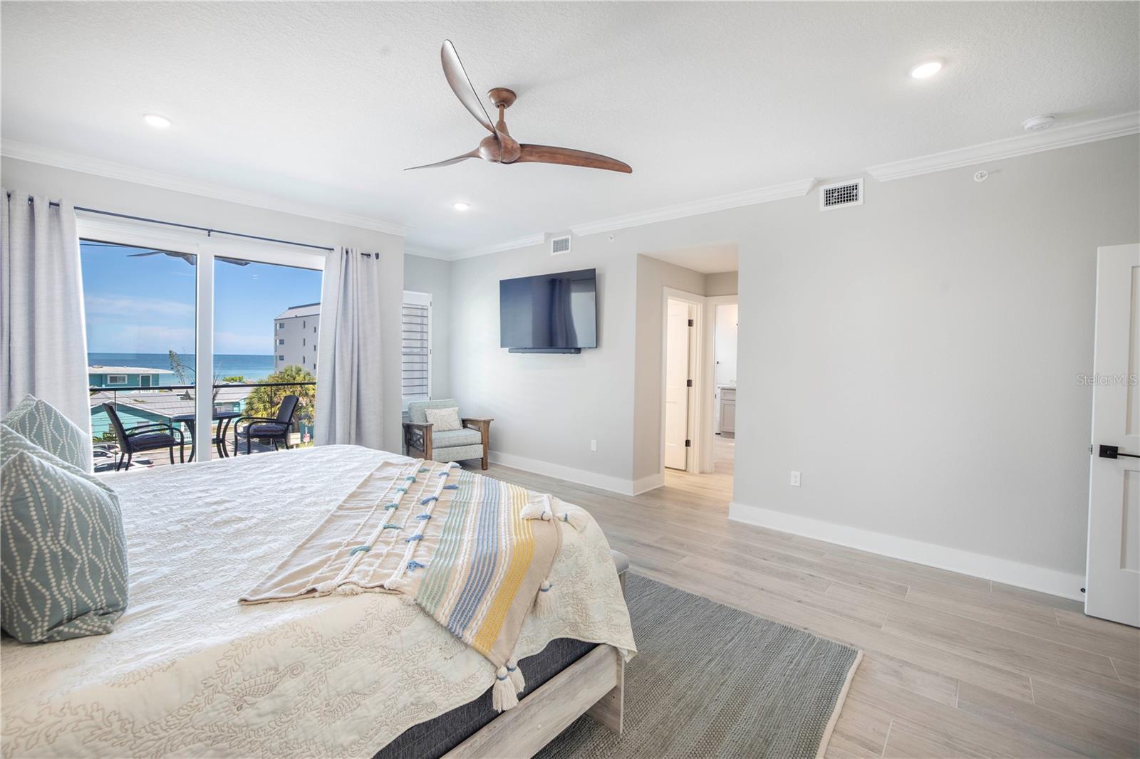 Image 41 of 98 For 19505 Gulf Boulevard 304