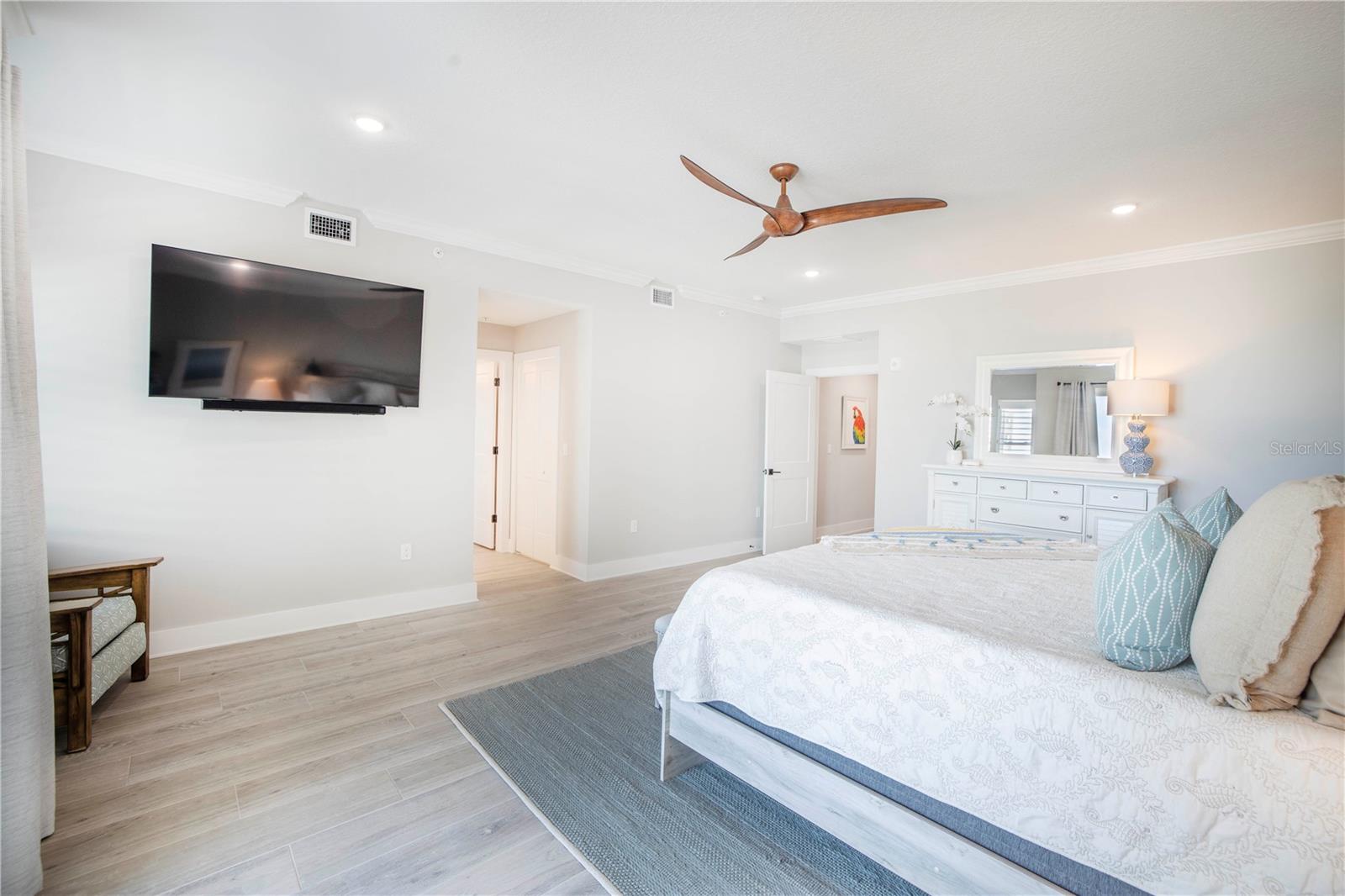 Image 43 of 98 For 19505 Gulf Boulevard 304