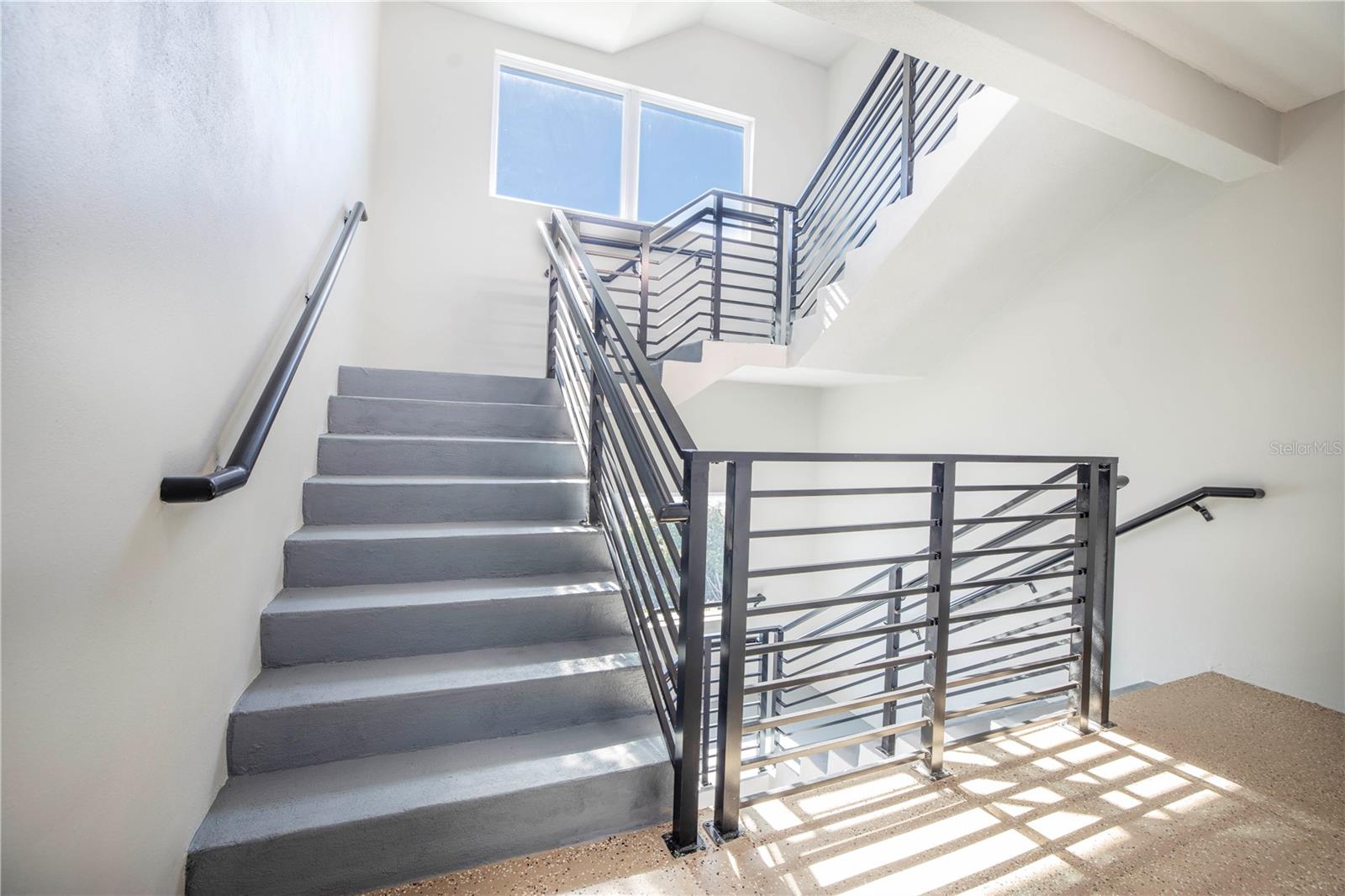 Image 5 of 98 For 19505 Gulf Boulevard 304