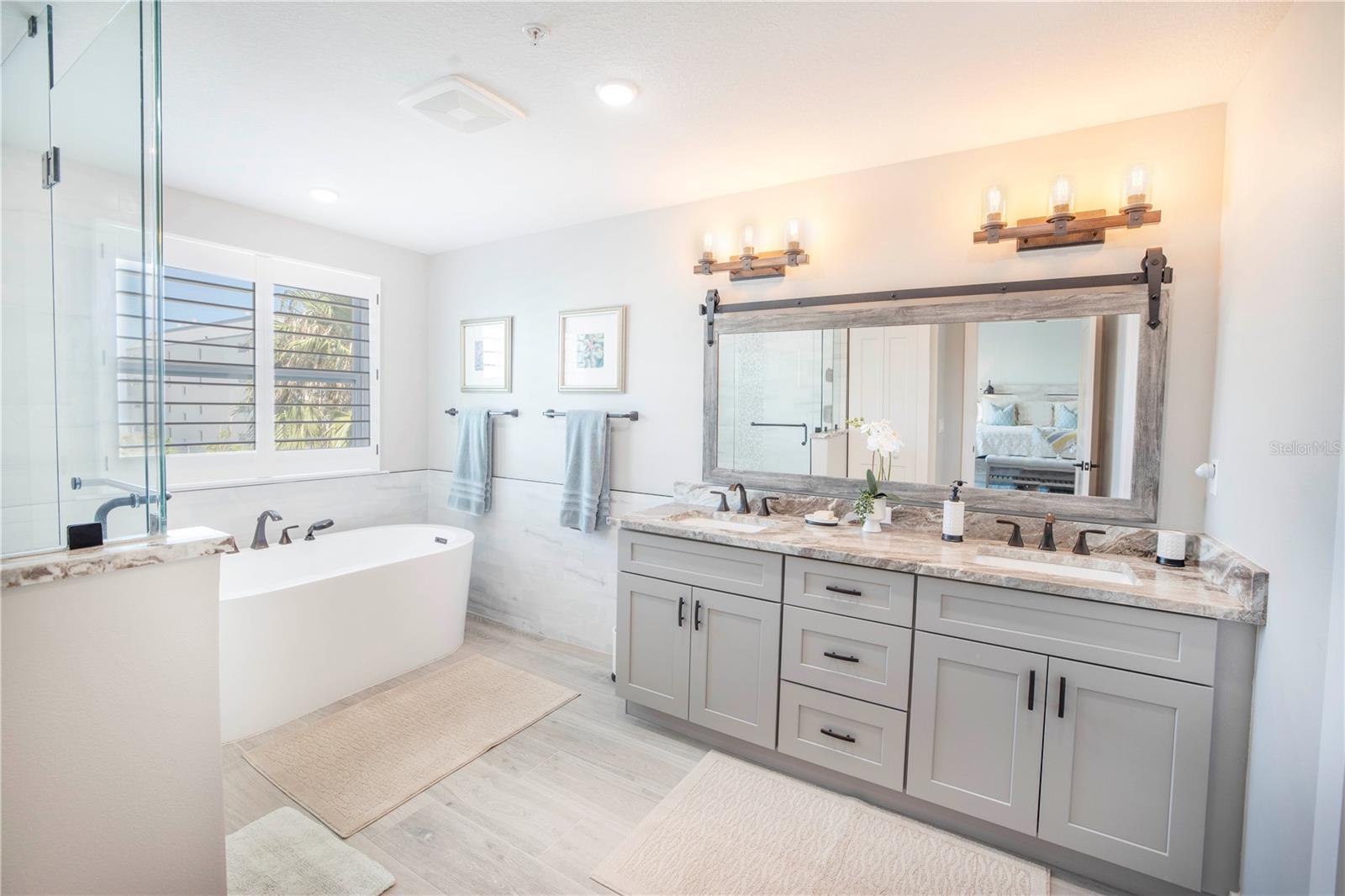 Image 56 of 98 For 19505 Gulf Boulevard 304