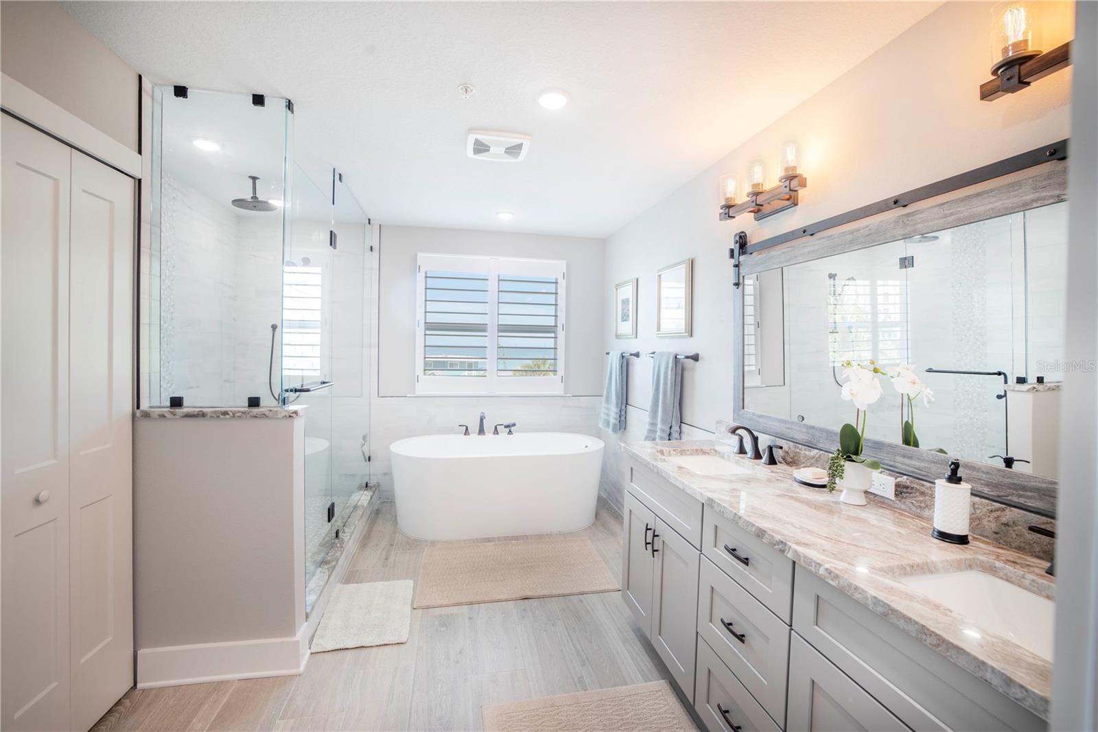 Image 58 of 98 For 19505 Gulf Boulevard 304