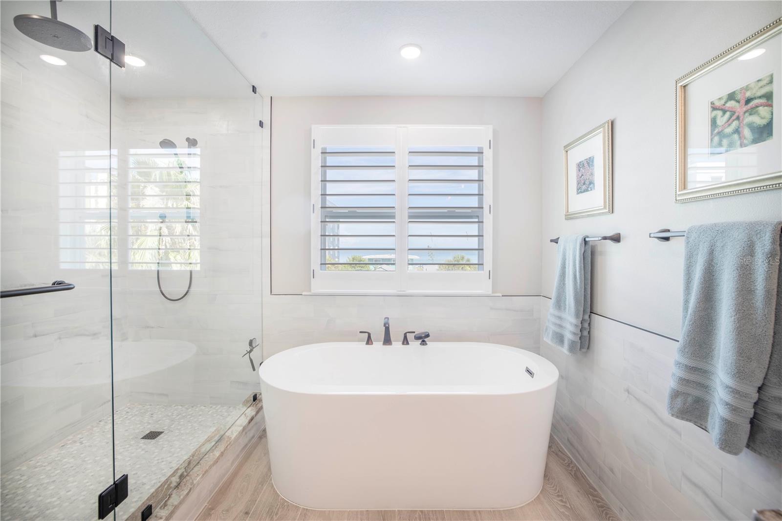 Image 59 of 98 For 19505 Gulf Boulevard 304